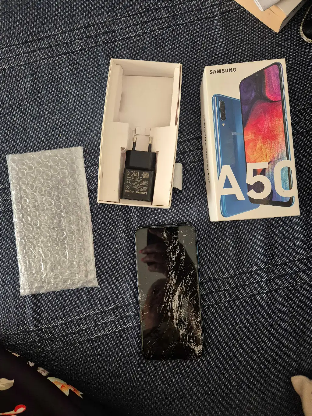 Samsung Galaxy A50 (Bleu, 128 Go) – Pour bricoleur / À réparer – Avec écran neuf et accessoires