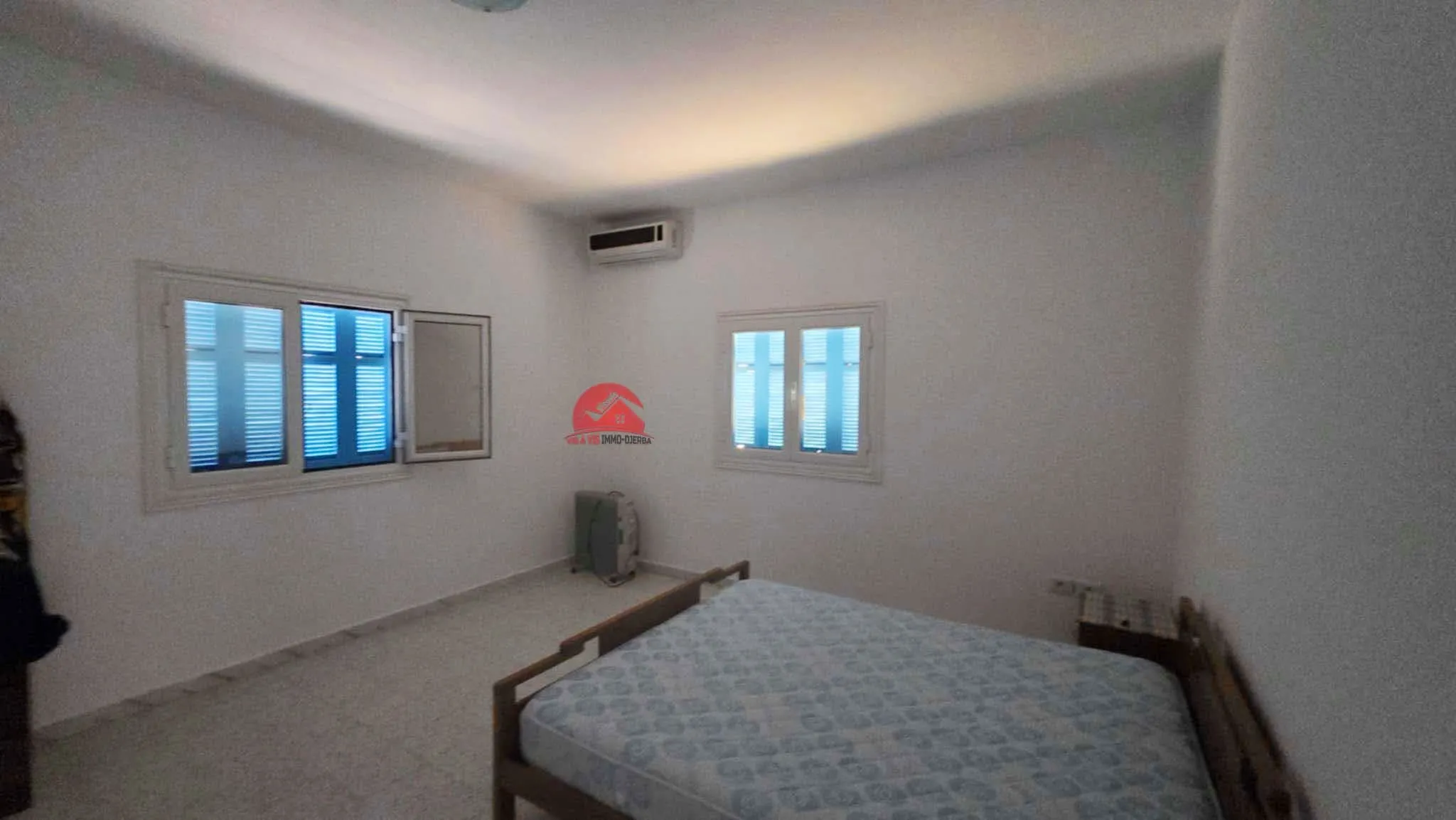 MAISON AVEC TERRAIN À VENDRE À HOUMT SOUK DJERBA ZA - RÉF V724