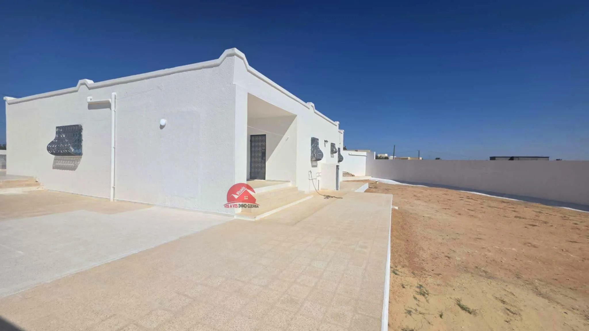 MAISON AVEC TERRAIN À VENDRE À HOUMT SOUK DJERBA ZA - RÉF V724