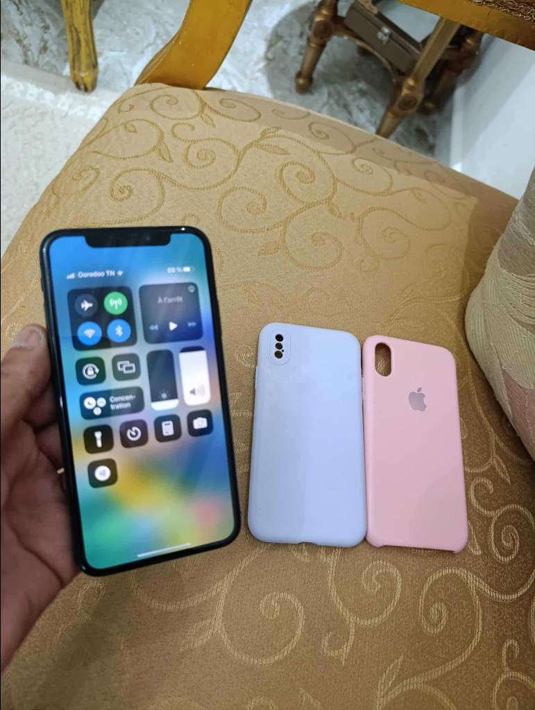 iphone x a létat dorigine 
stockage 64g 
faceid activé
trutone activé
batrie 75%
version ios 16.7.12

