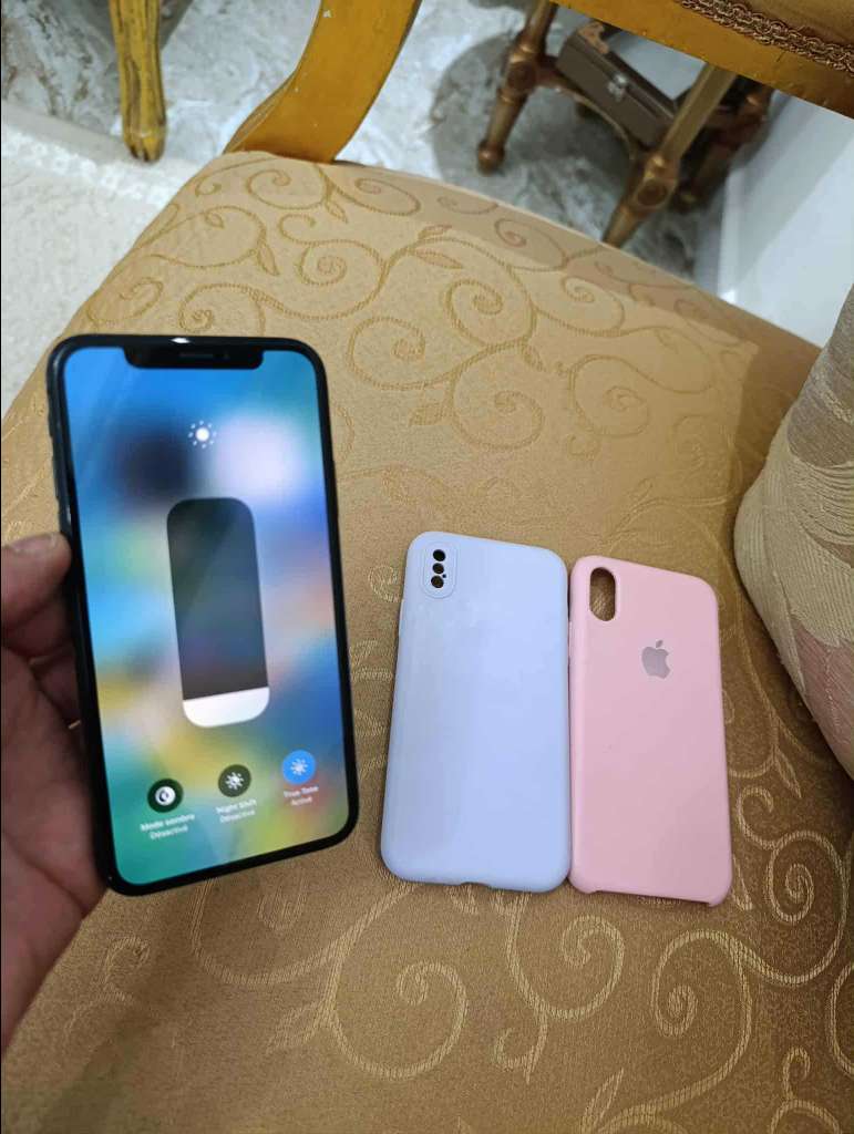 iphone x a létat dorigine 
stockage 64g 
faceid activé
trutone activé
batrie 75%
version ios 16.7.12

