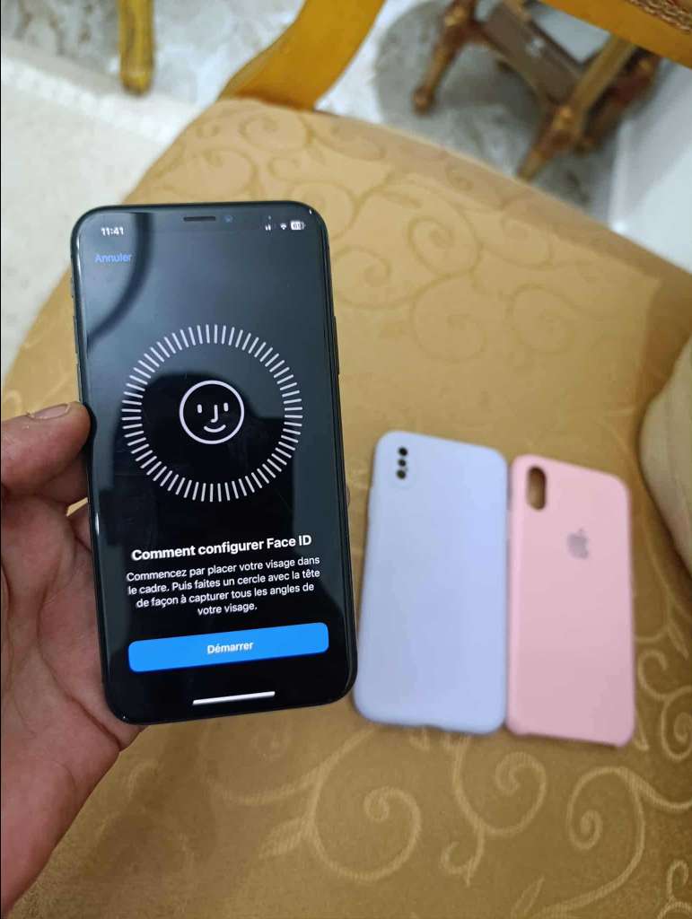 iphone x a létat dorigine 
stockage 64g 
faceid activé
trutone activé
batrie 75%
version ios 16.7.12

