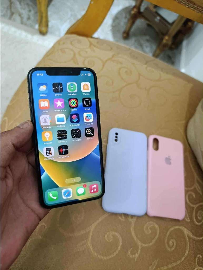 iphone x a létat dorigine 
stockage 64g 
faceid activé
trutone activé
batrie 75%
version ios 16.7.12

