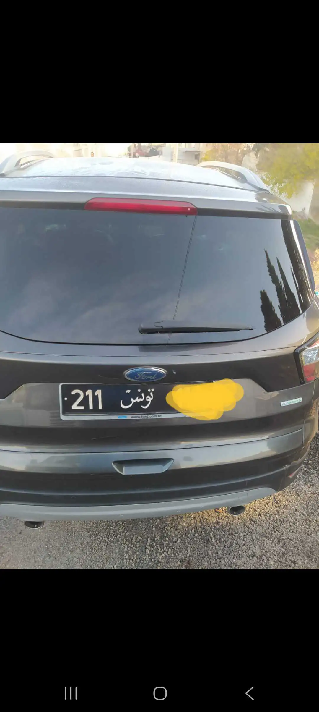 A vendre Ford kuga essence première main année 2019 touttops tel 55090199