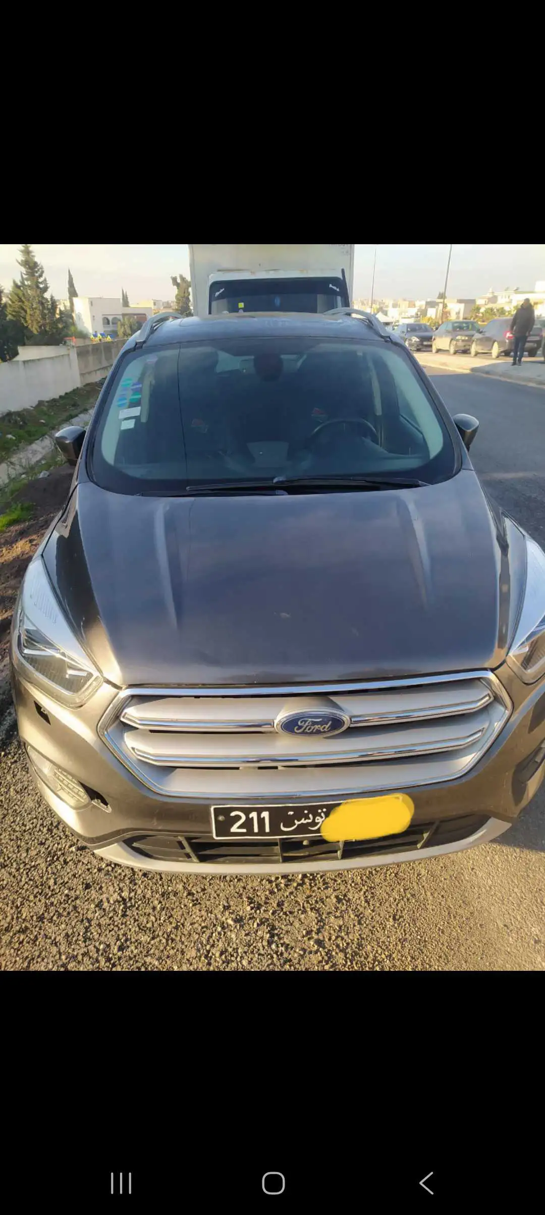 A vendre Ford kuga essence première main année 2019 touttops tel 55090199