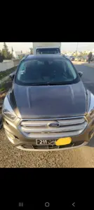 A vendre Ford kuga essence première main année 2019 touttops tel 55090199
