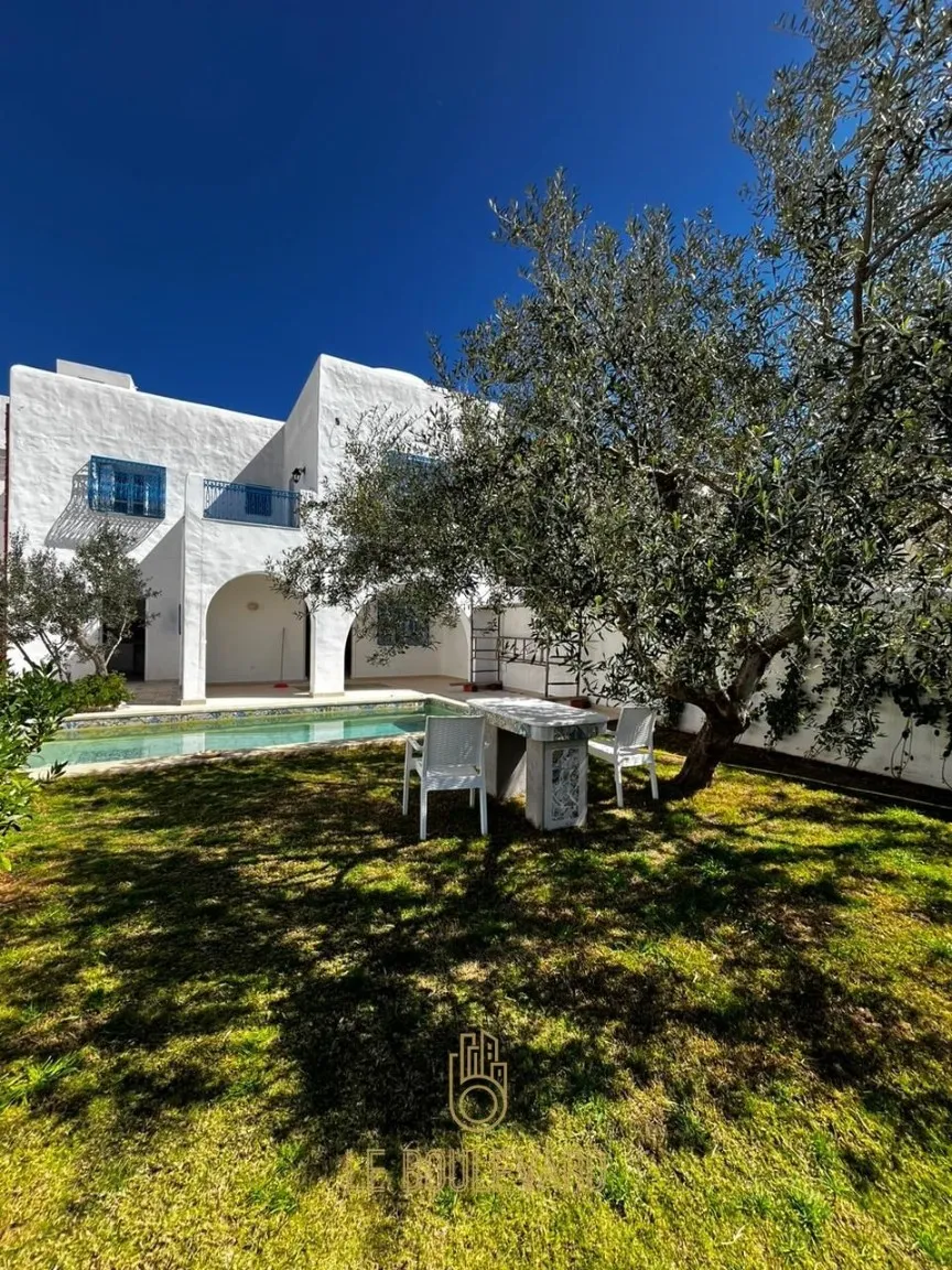 A vendre villa S+4 avec piscine à Hammamet Nord