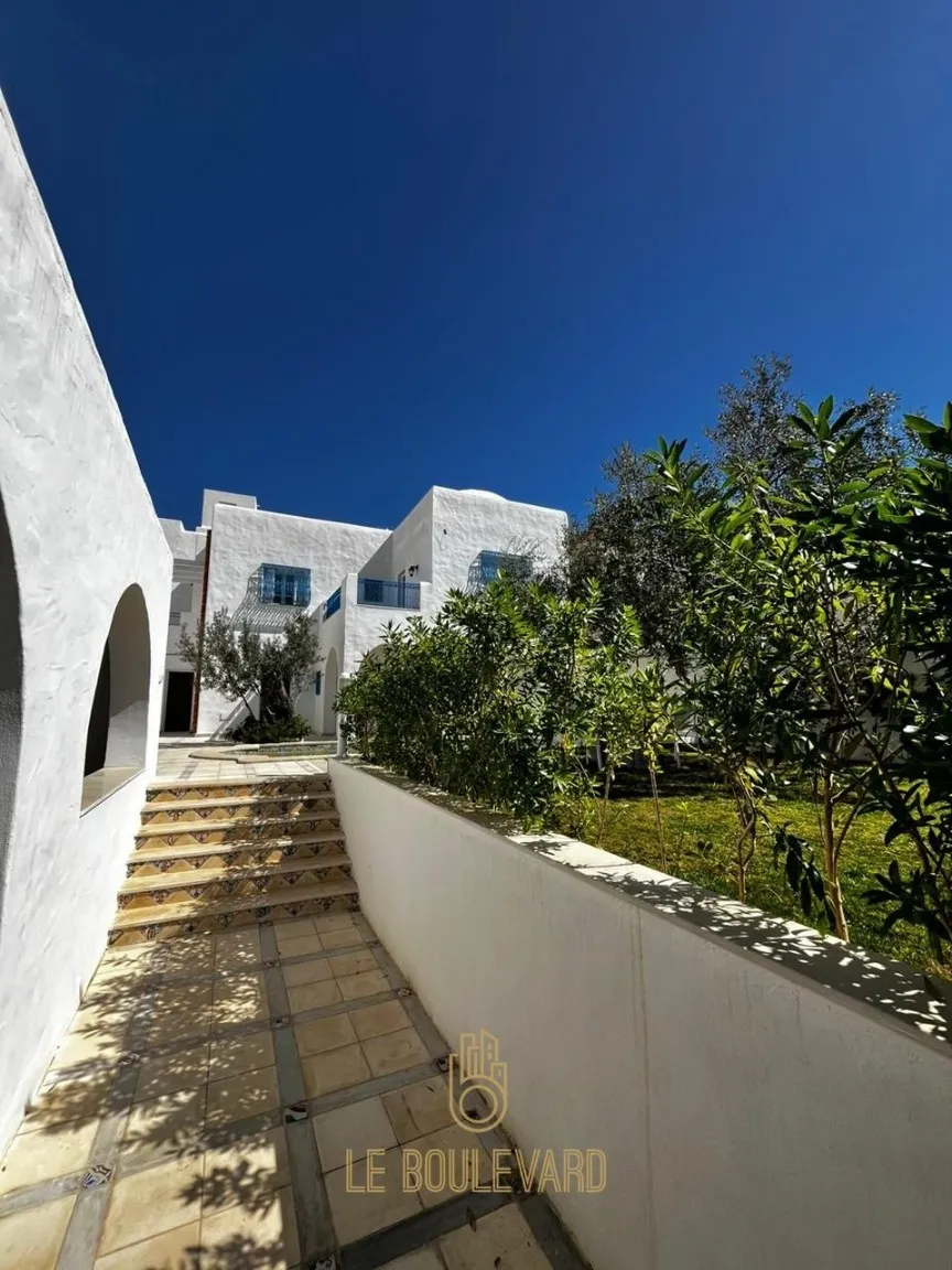 A vendre villa S+4 avec piscine à Hammamet Nord