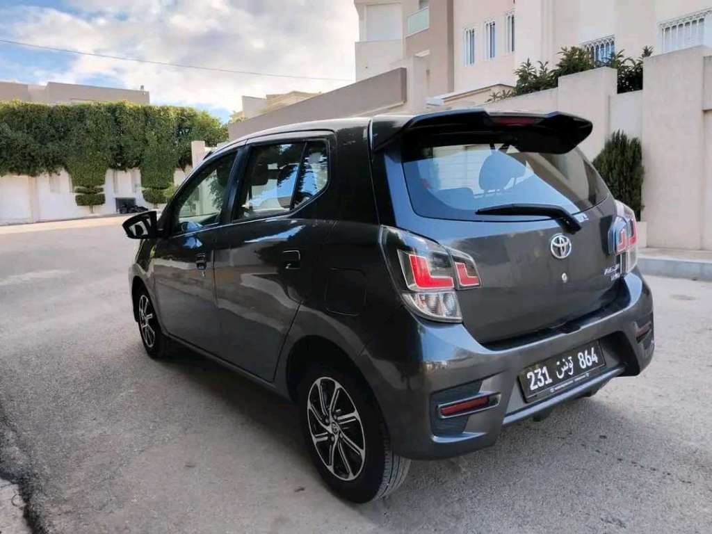 TOYOTA AYGO PREMIÈRE MAIN TRÈS PROPRE 