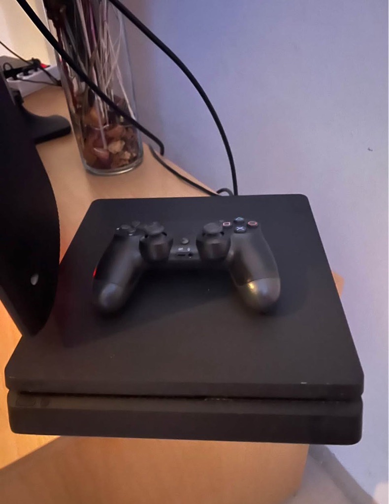Ps 4 slim Sony
