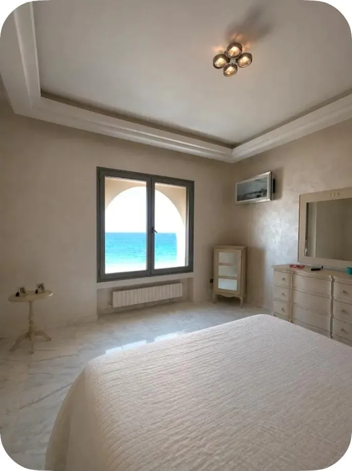 A vendre vip duplex S4 prestigieuse à kantaoui pied dans l’eau