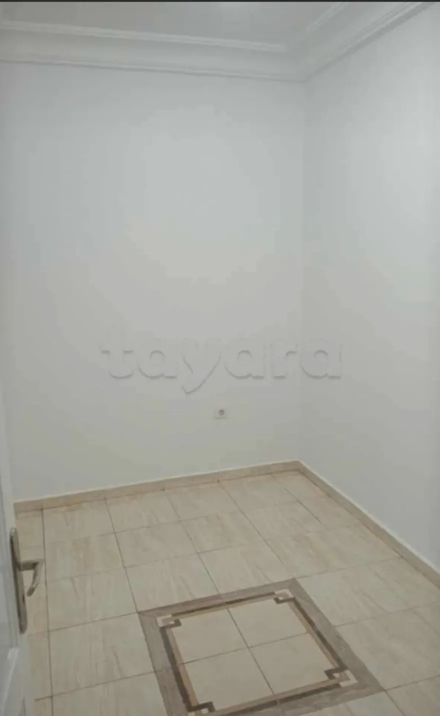 Location S3 vide à Borj Louzir 