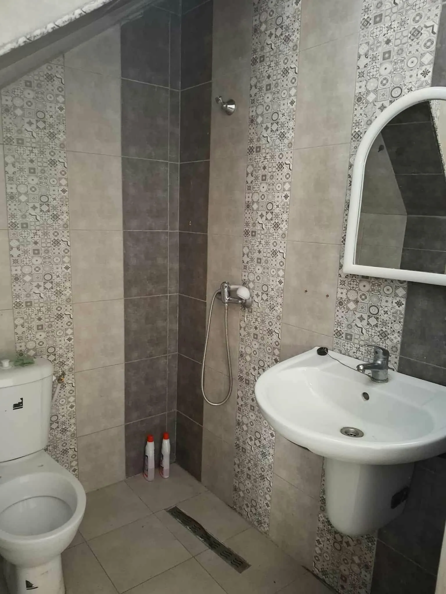 un appartement s+2 au rdc a louer situé a ksar said 2 derriére aziza