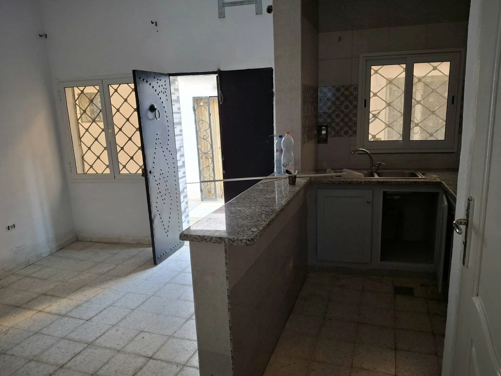 un appartement s+2 au rdc a louer situé a ksar said 2 derriére aziza