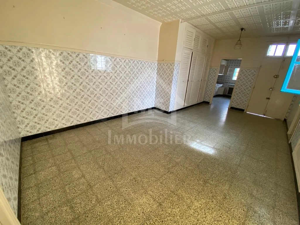 Maison arabesque S+3 avec patio et jardin Ă  vendre 51355351