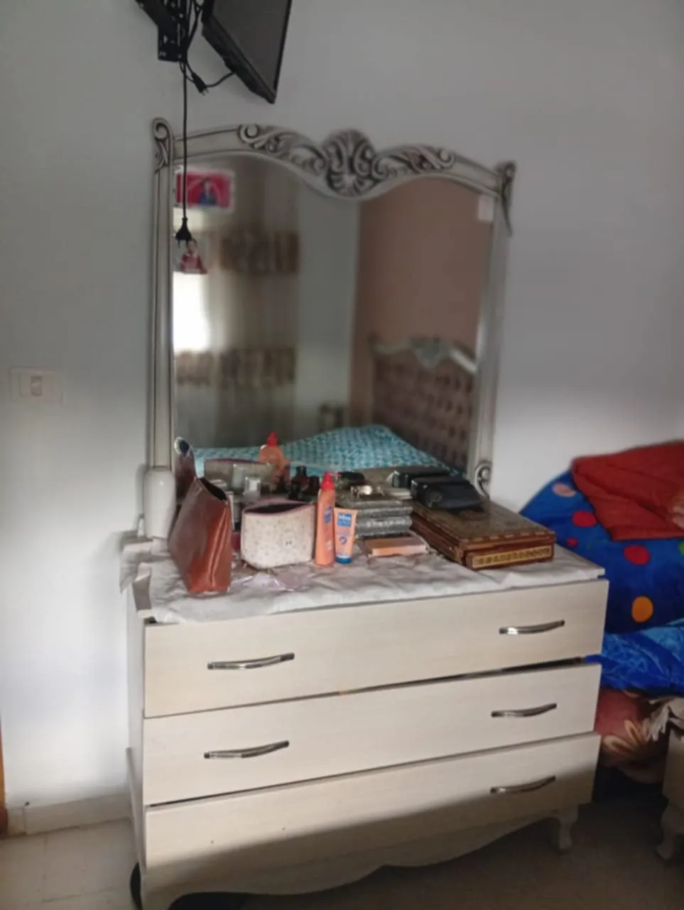 Meuble de chambre classique with miroir et commode 3 tiroirs - état bon
