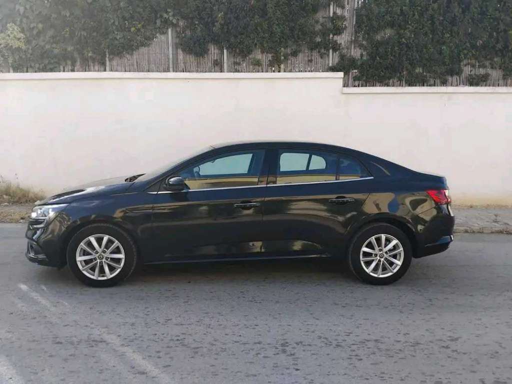 RENAULT MEGANE FULL OPTION PREMIÈRE MAIN