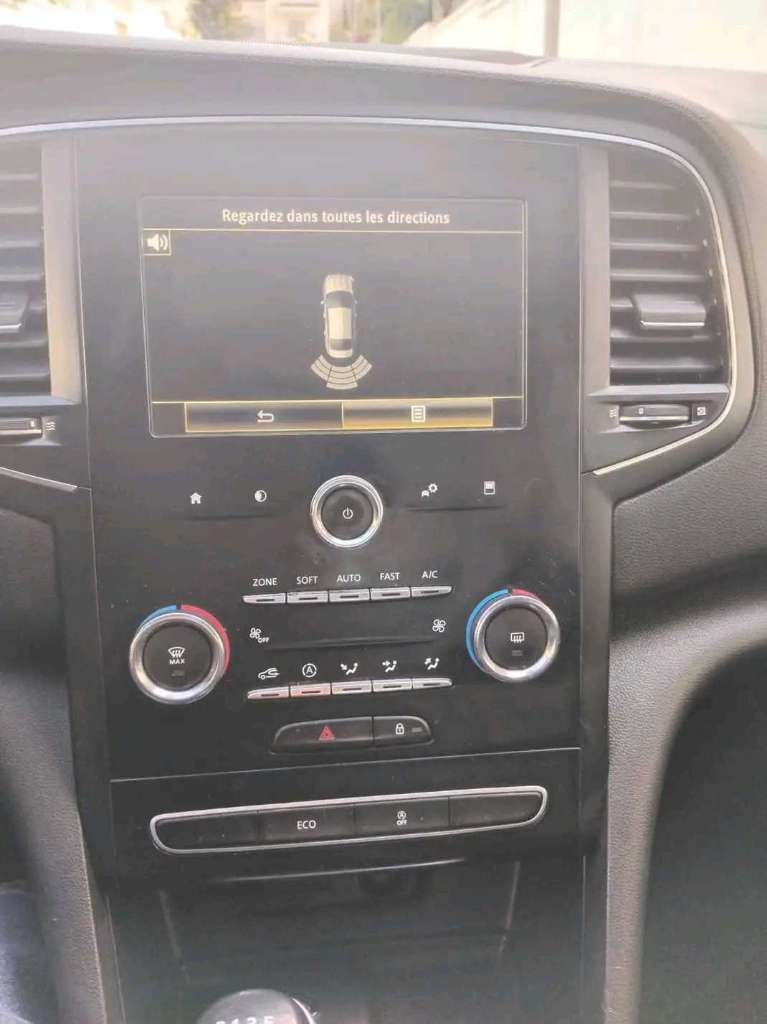 RENAULT MEGANE FULL OPTION PREMIÈRE MAIN