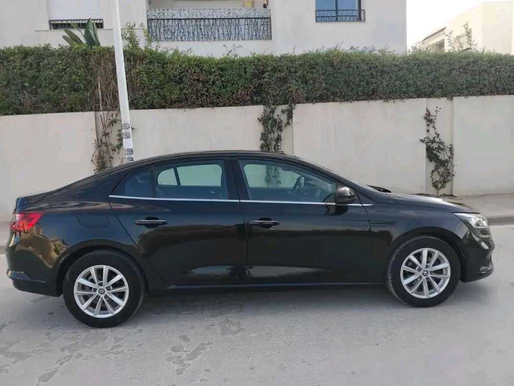 RENAULT MEGANE FULL OPTION PREMIÈRE MAIN