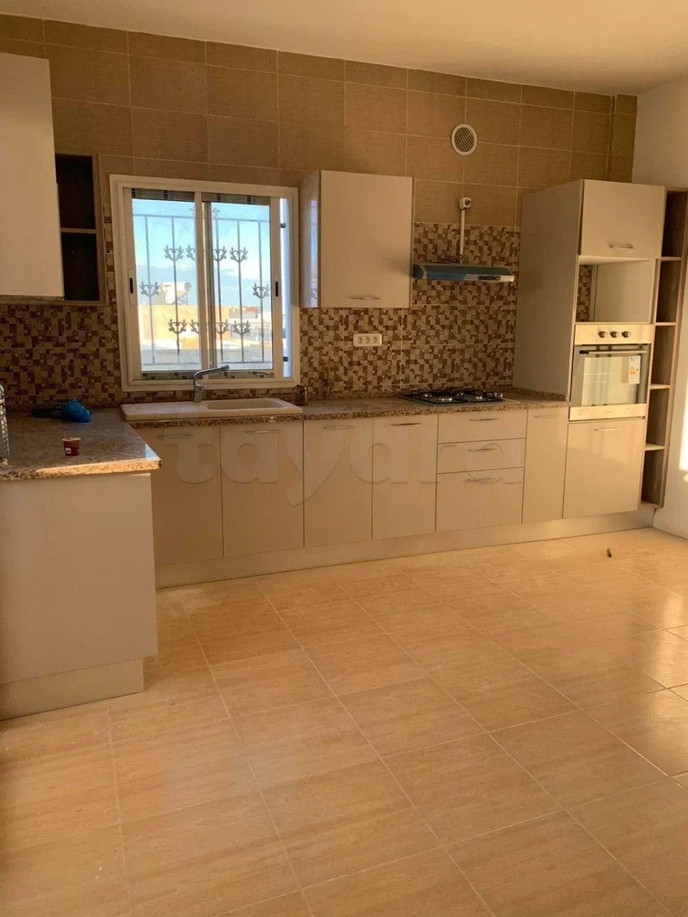 à louer S+2 jamais habité à la soukra
