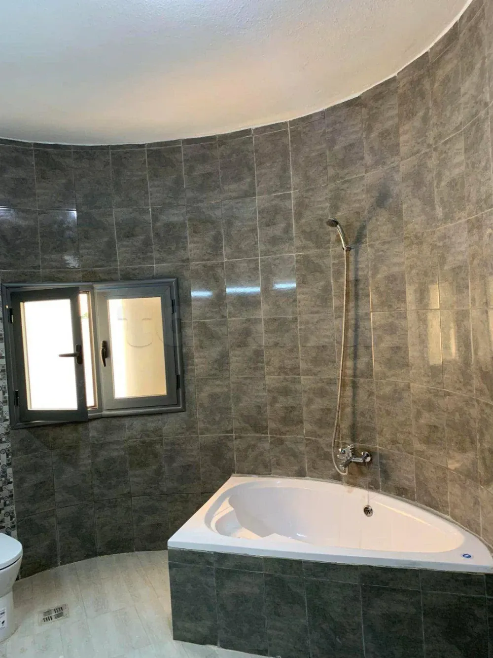 à louer S+2 jamais habité à la soukra