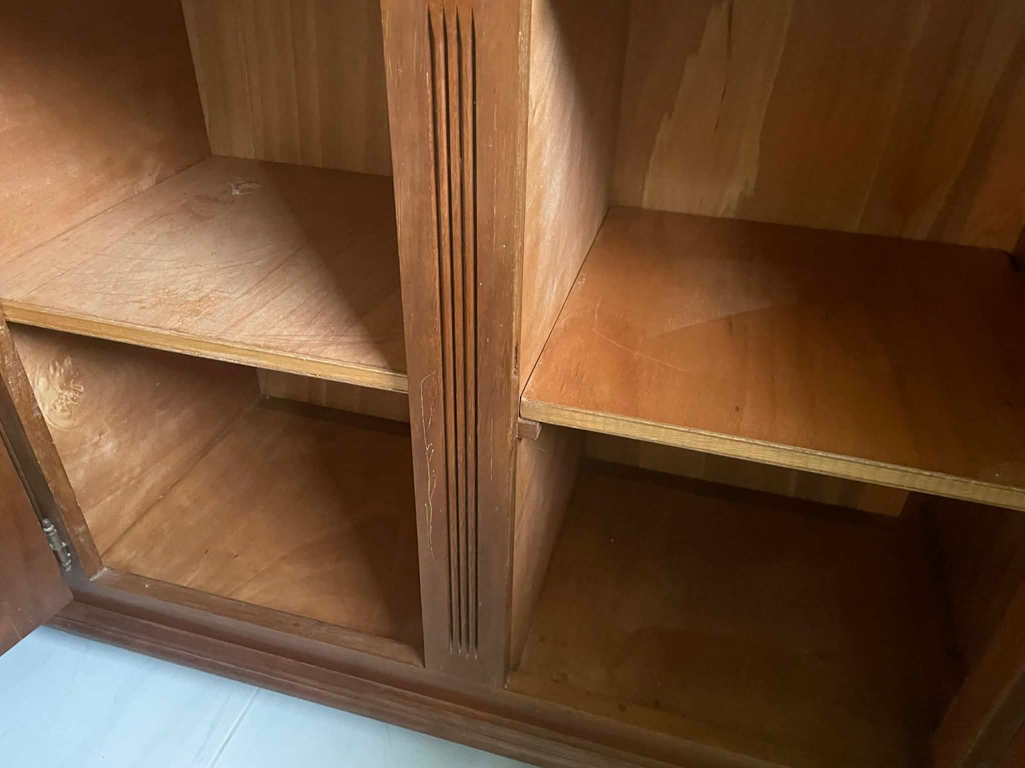 Buffet en bois acajou en bon état 150-45-110