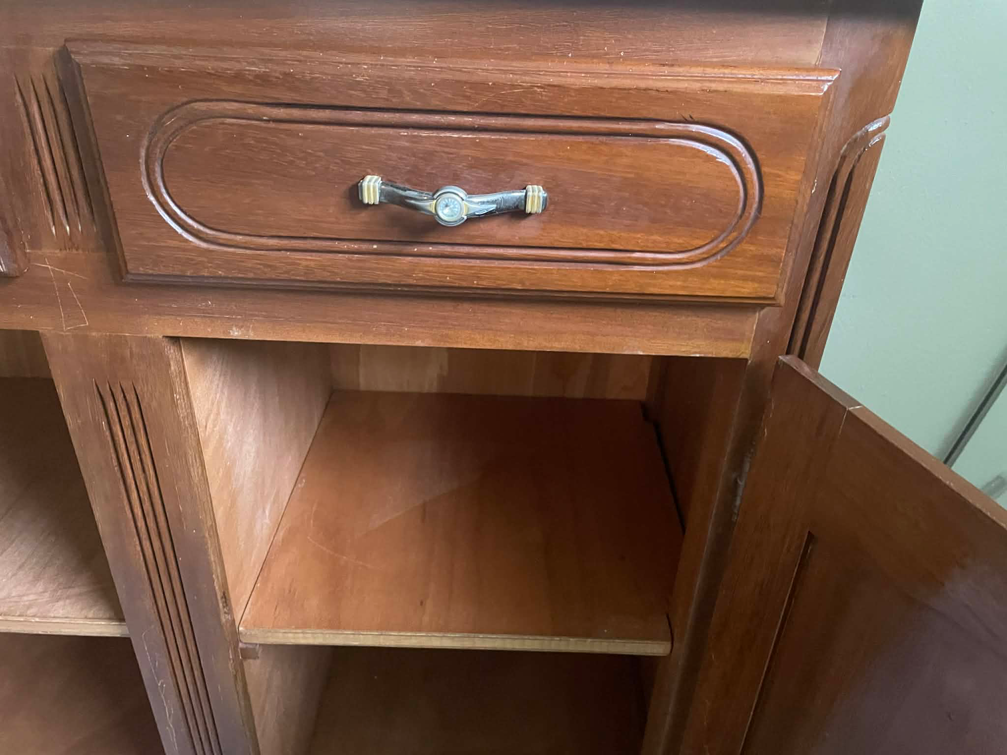 Buffet en bois acajou en bon état 150-45-110