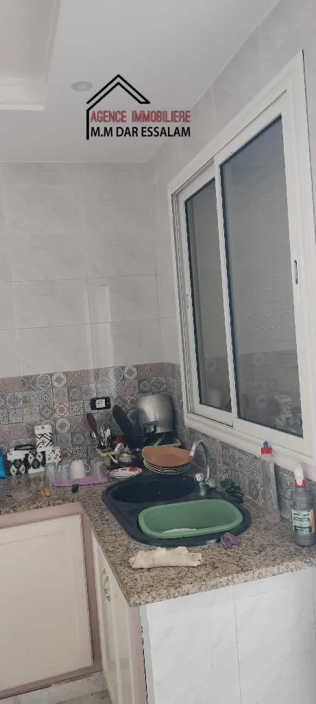 deux maisons près de la mer