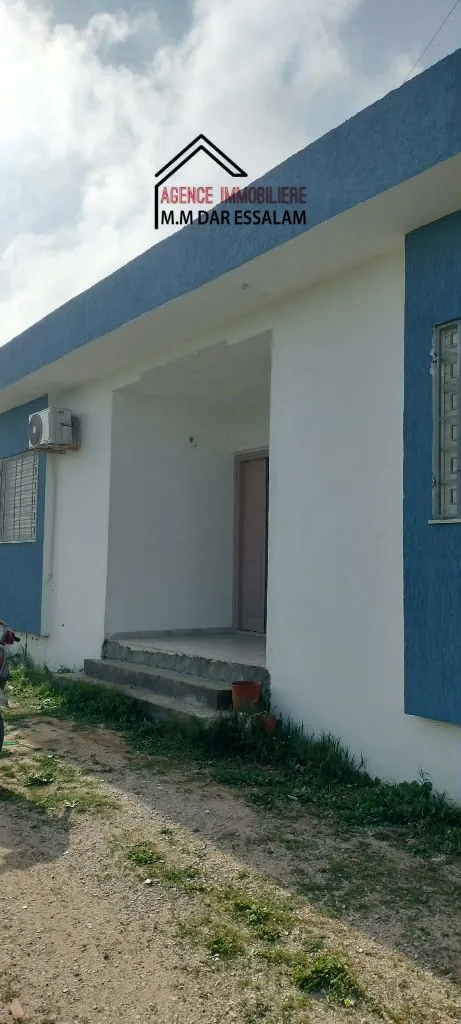 deux maisons près de la mer