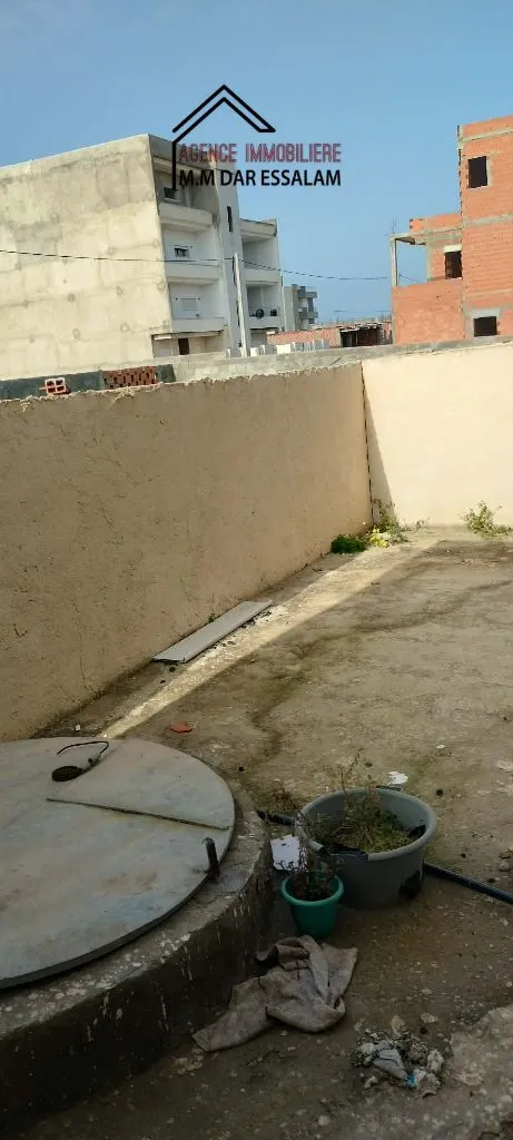 deux maisons près de la mer