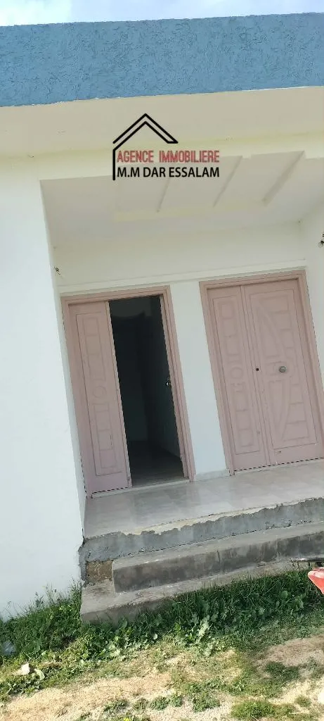 deux maisons près de la mer