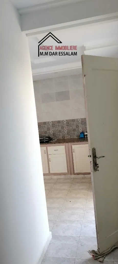 deux maisons près de la mer