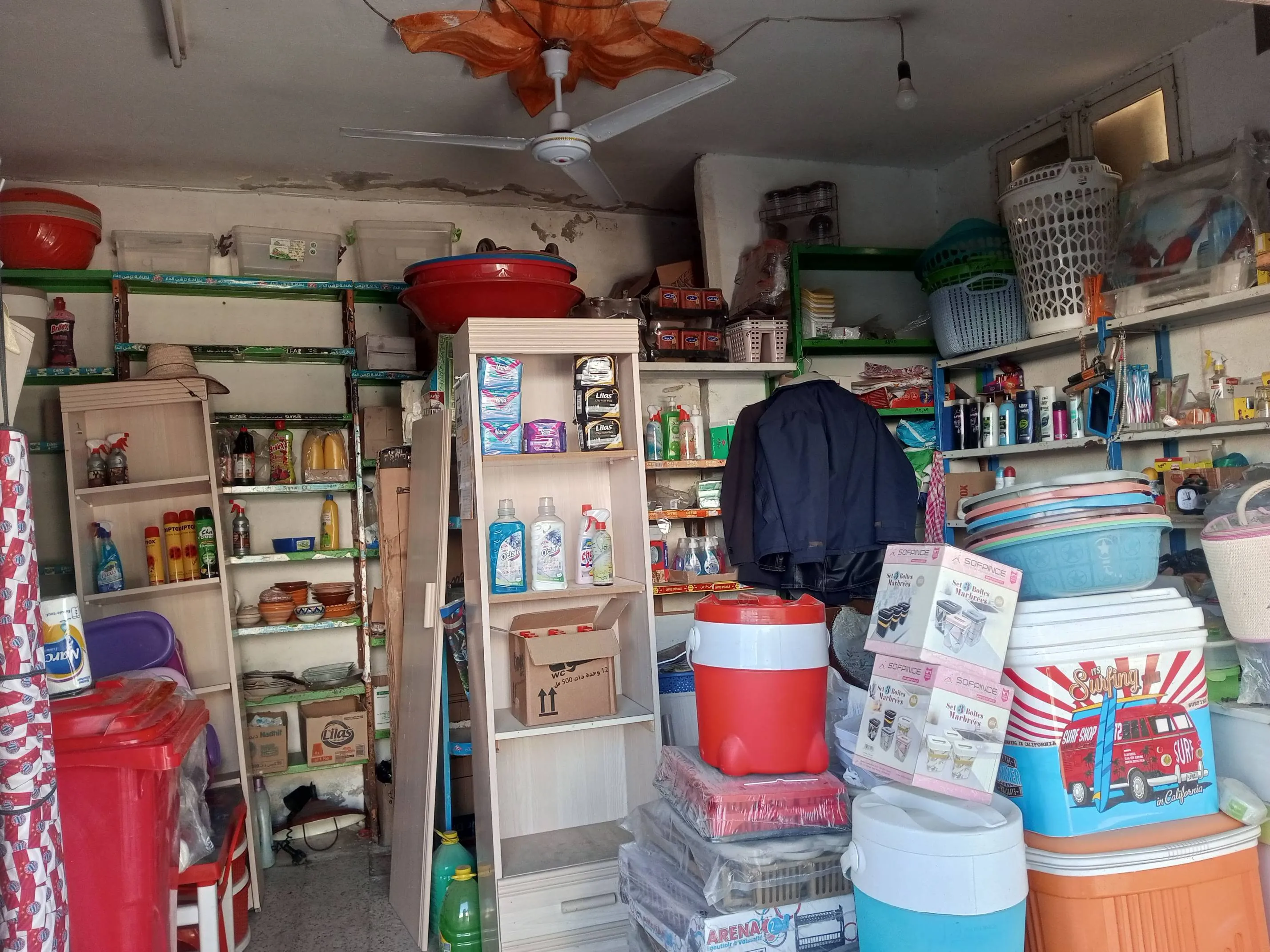 À VENDRE FOND DE COMMERCE Magasin de plastique et produits de nettoyage