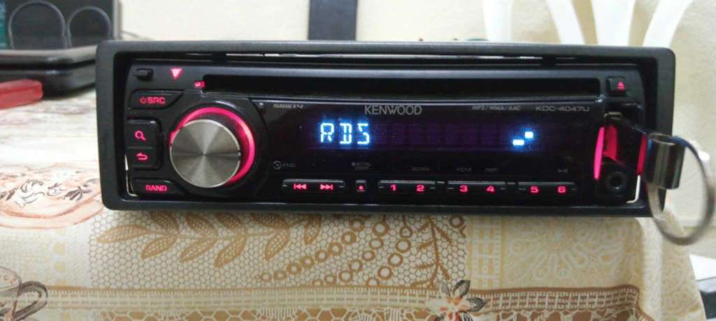 Kenwood usb auxiliaire pour emeteur Bluetooth.