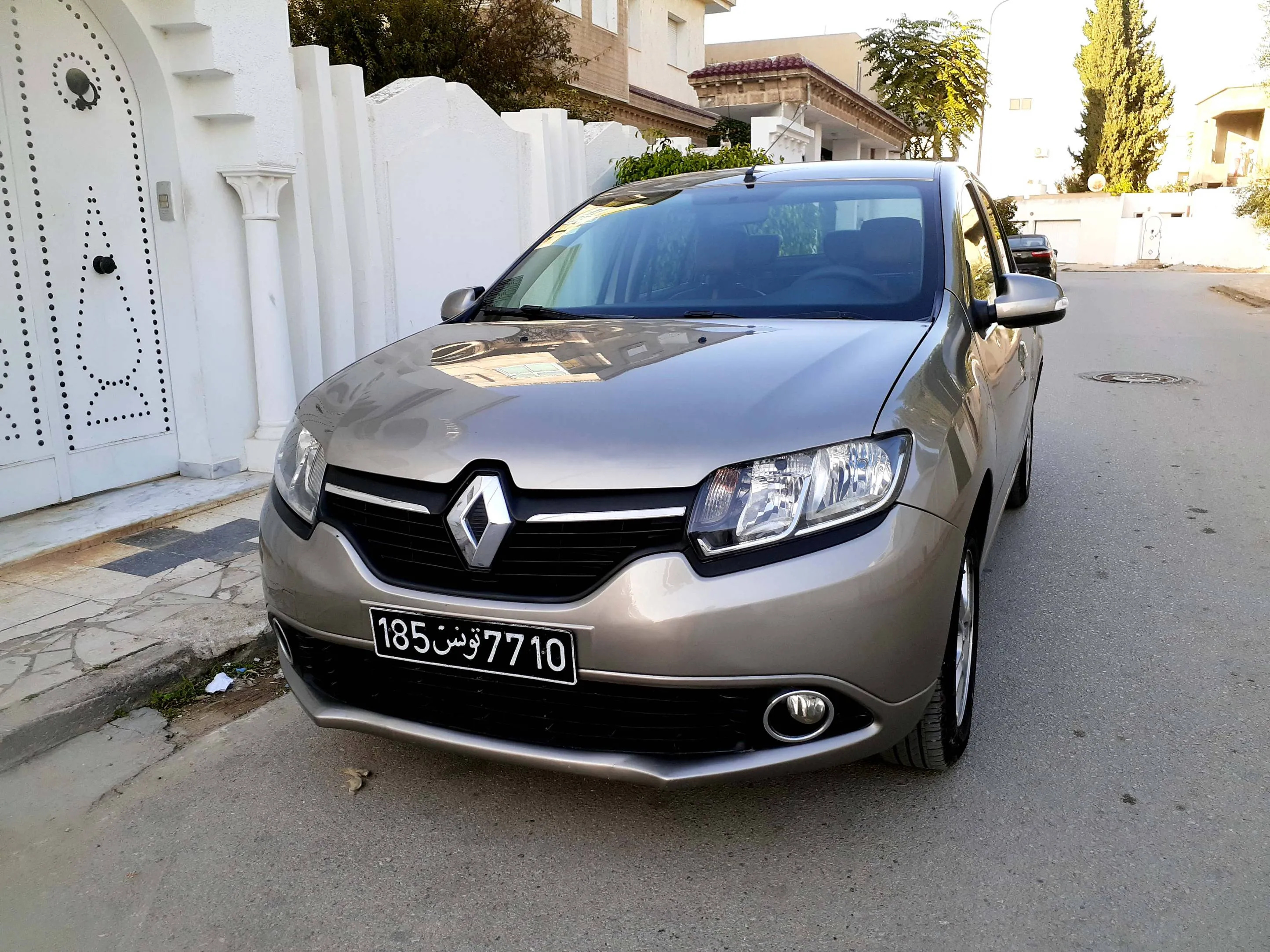 Renault symbol Élégance 100km première main tu 185