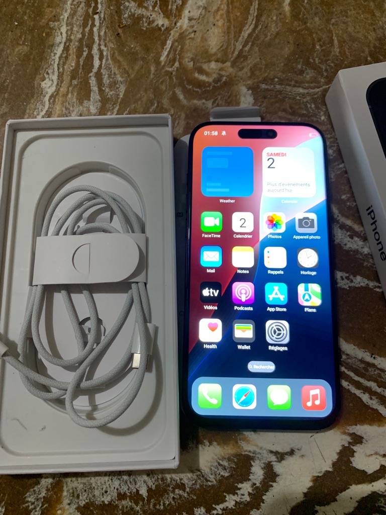 iPhone 16 Pro Max - Black Titanium (Copie)