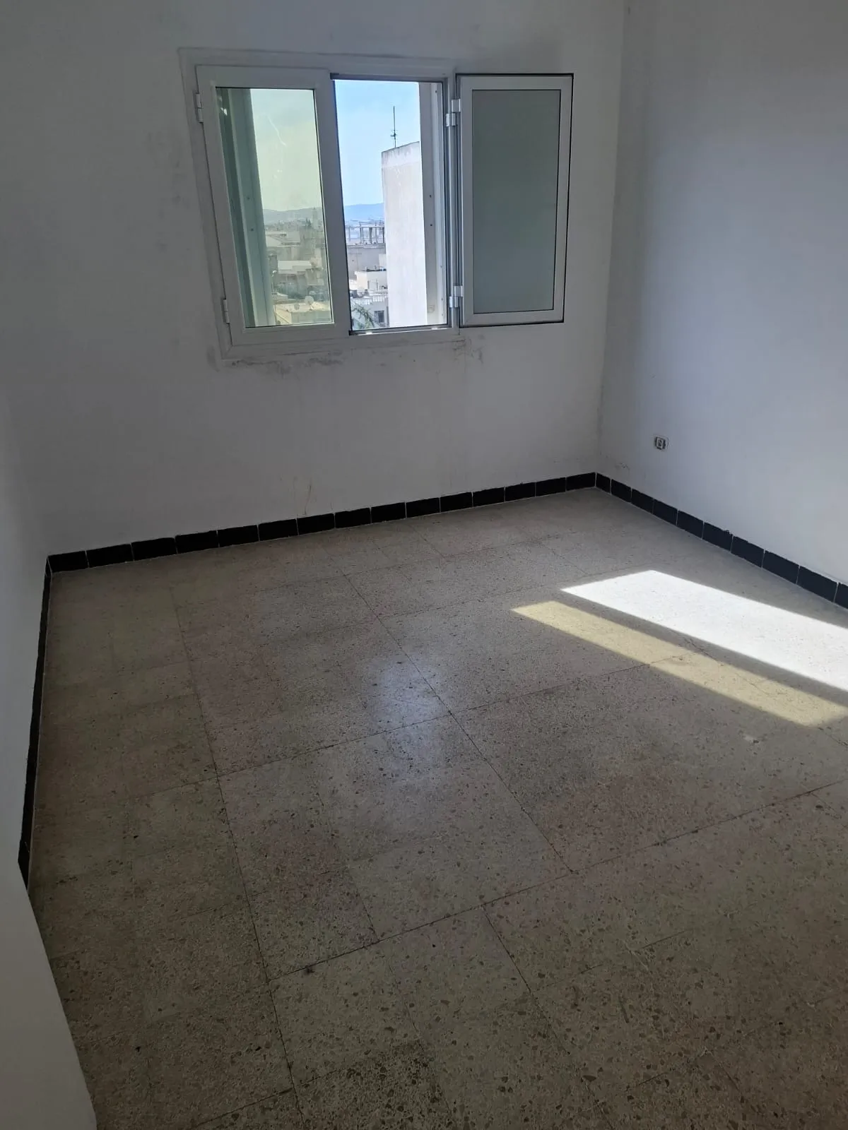 un appartement s+2 a louer situé a Khaznadar