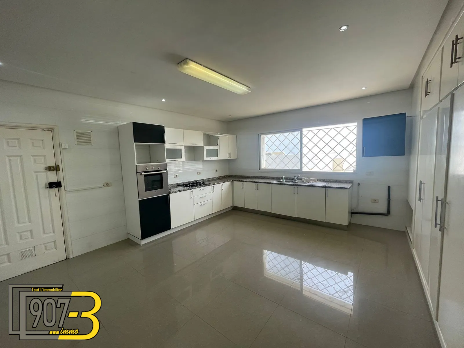 A louer une villa S+6 Haut Standing à El Menzah 9C