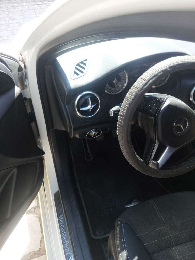 Voiture propre à vendre en bon état