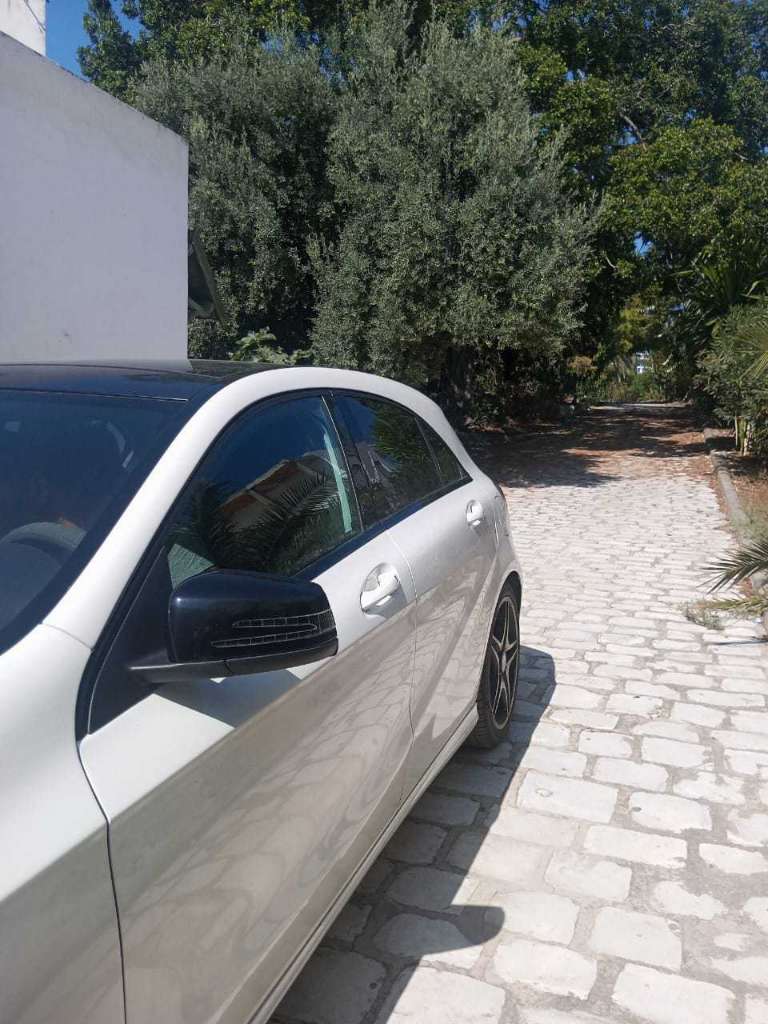 Voiture propre à vendre en bon état