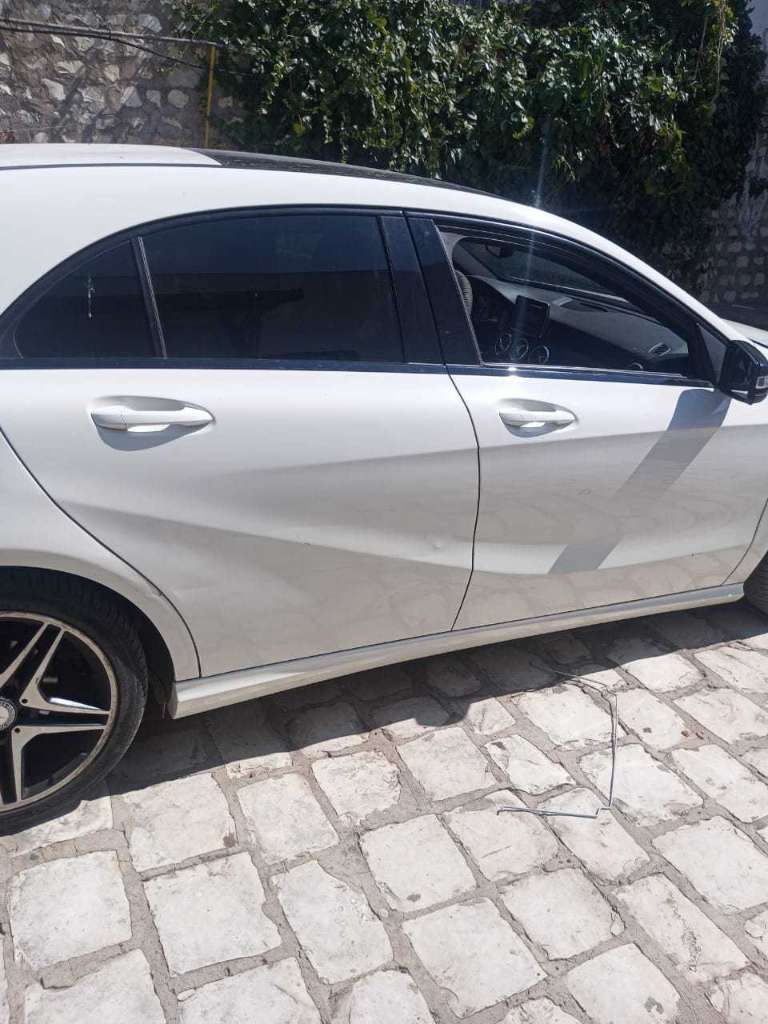 Voiture propre à vendre en bon état