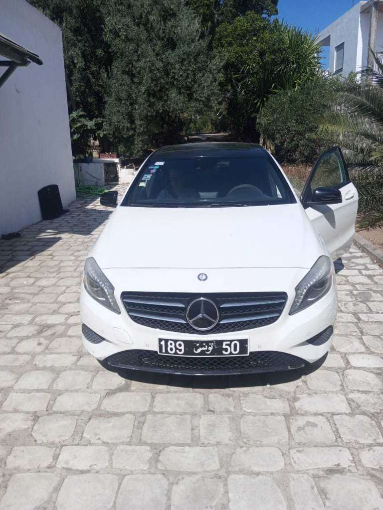 Voiture propre à vendre en bon état