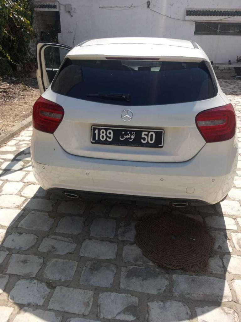 Voiture propre à vendre en bon état
