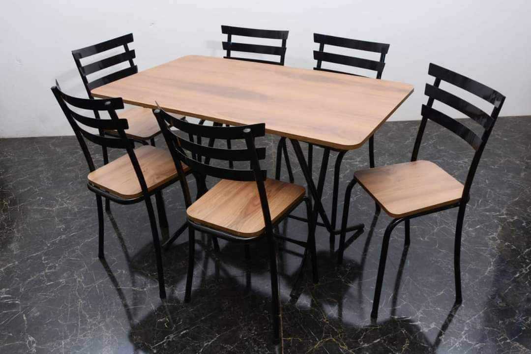 Table pliante avec 6 chaises
