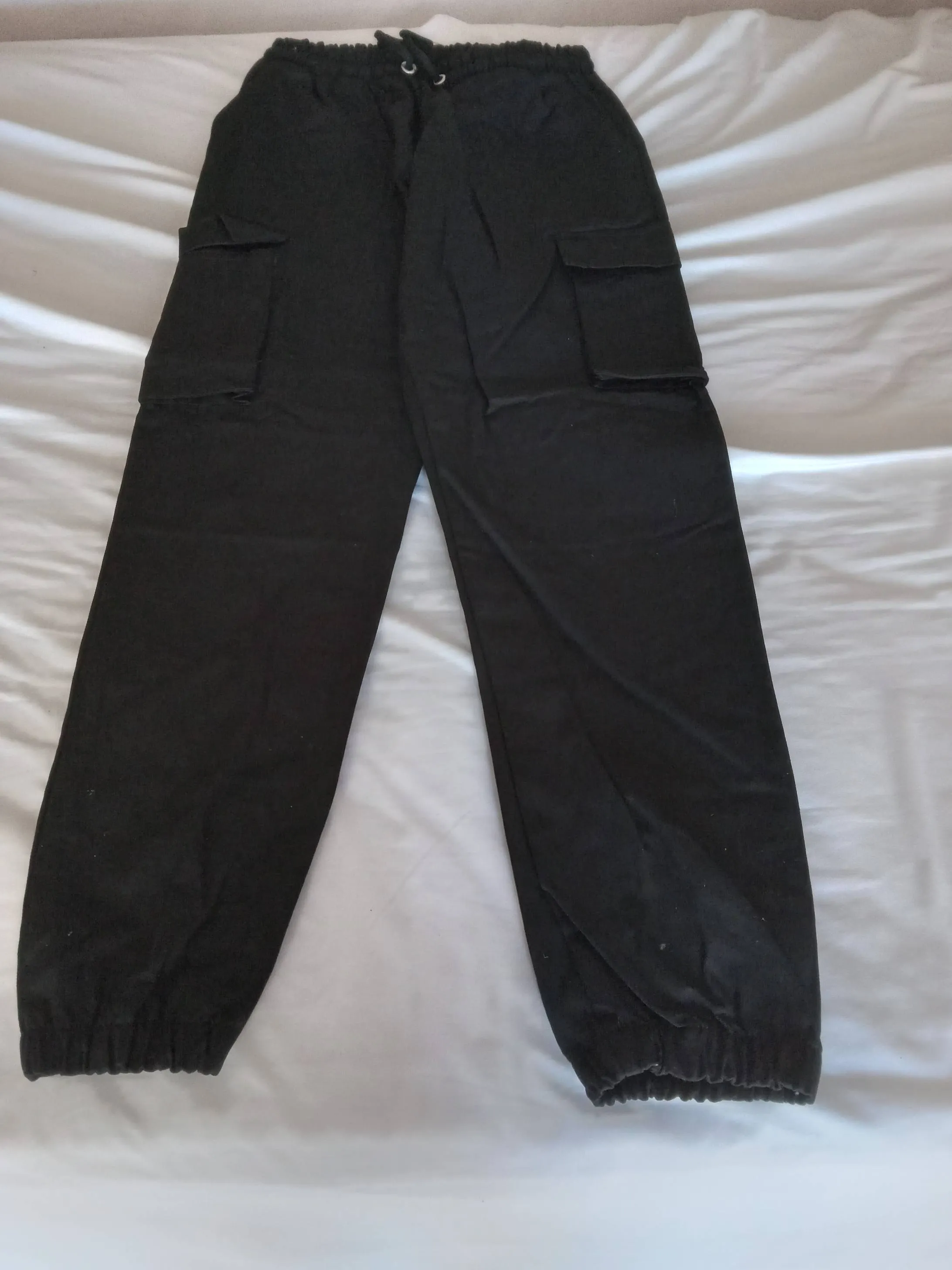 pantalon noir tout neuf importé depuis la France