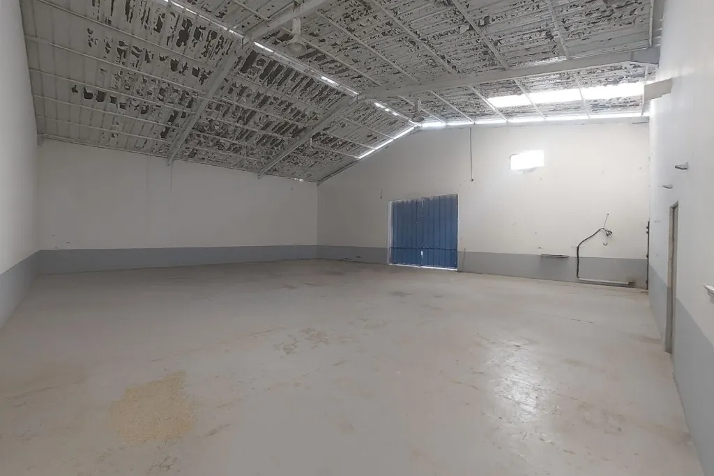 Dépôt industriel 500 m² à louer – Zone Industrielle Bir Kassaa – Ben Arous