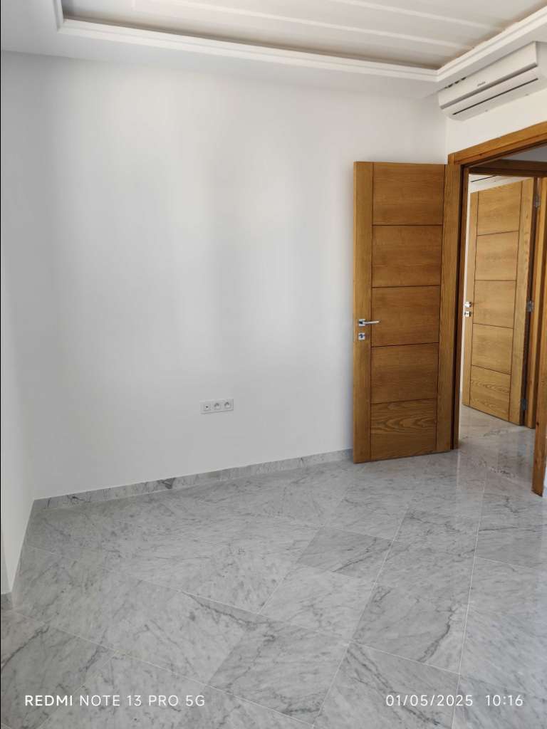 A vendre Appartement S+3 haut standing à Mégrine 170M²