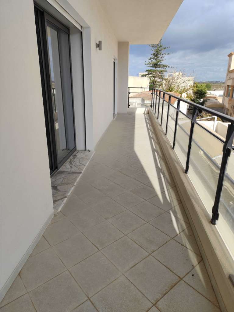 A vendre Appartement S+3 haut standing à Mégrine 170M²