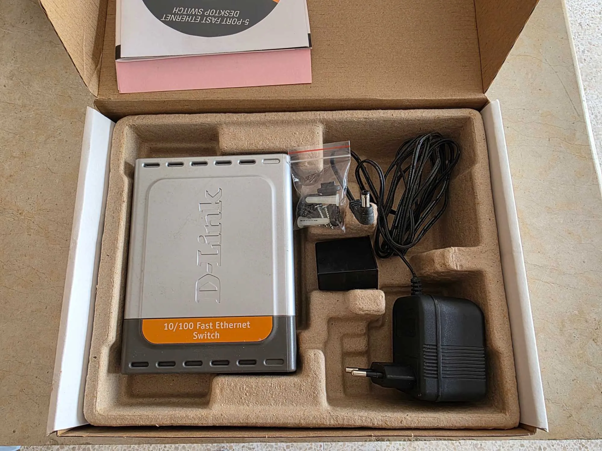 Switch Dlink Des-1005D Importe