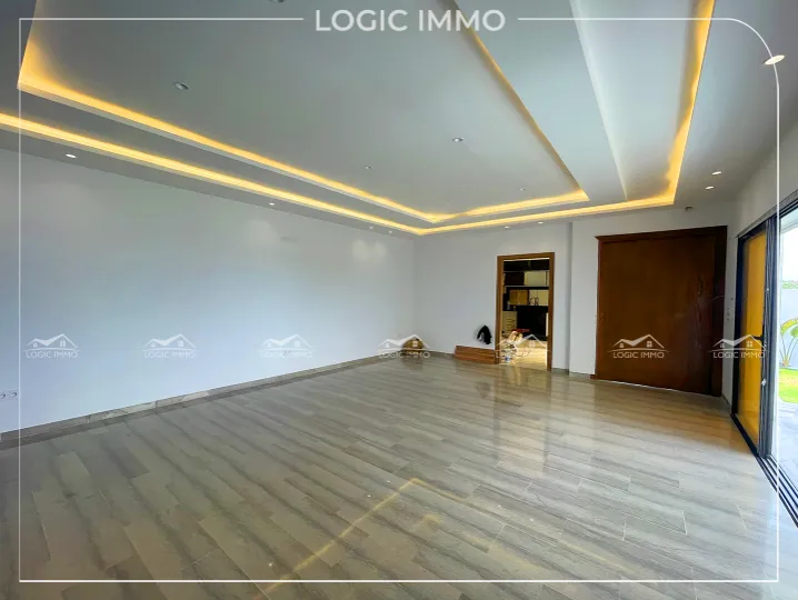 Une Villa S+4 Nouvellement construite située à monchar Hammamet